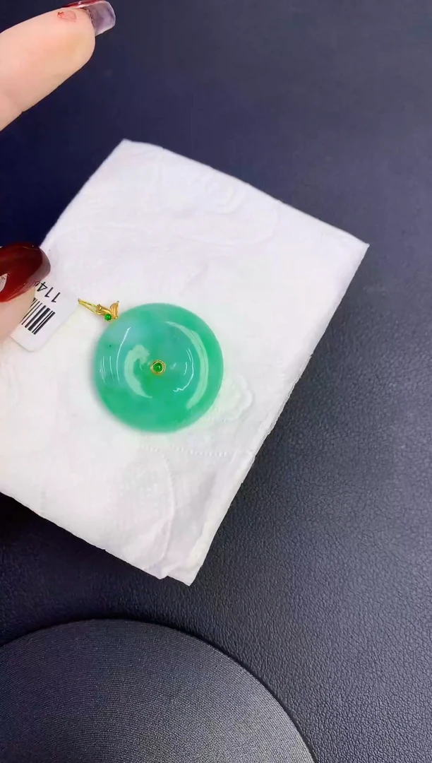 颈饰18K金镶嵌翡翠缅甸天然翡翠A货