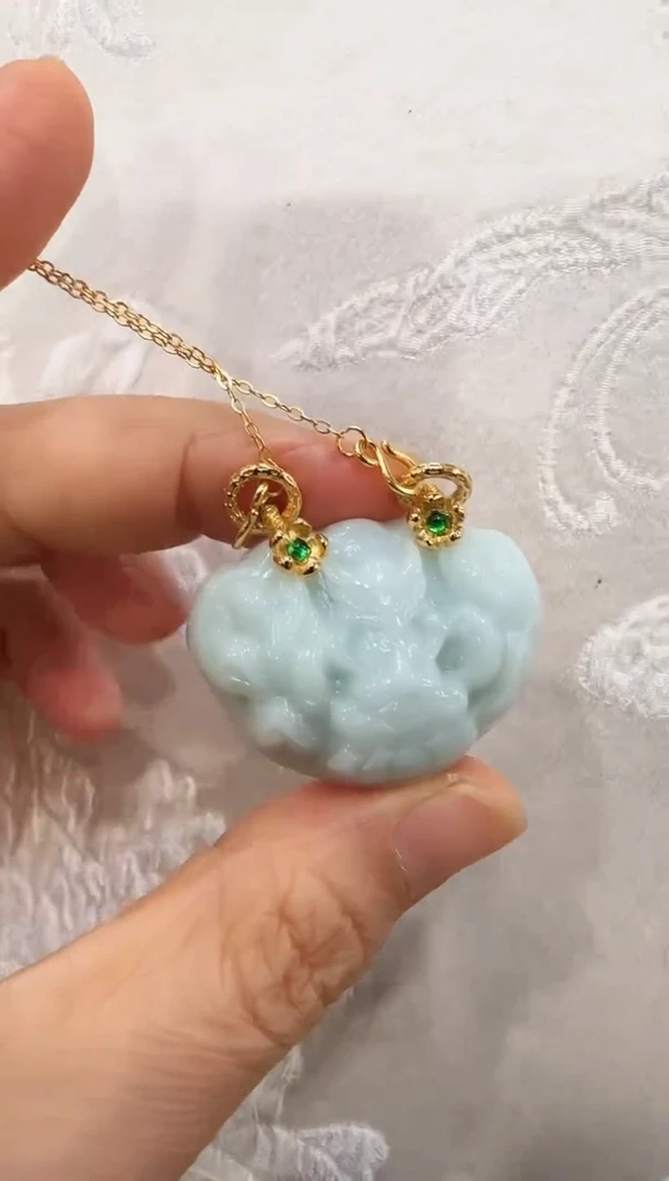 翡翠未镶嵌颈饰国风