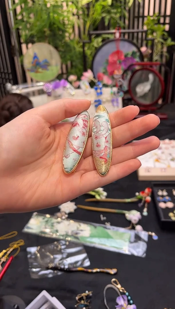 织绣哈*哈非遗苏绣手工饰品