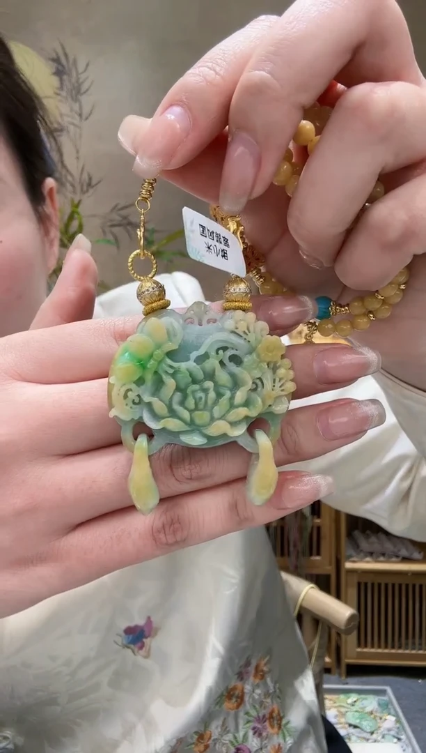 【闪购商品】翡翠颈饰未镶嵌吊坠