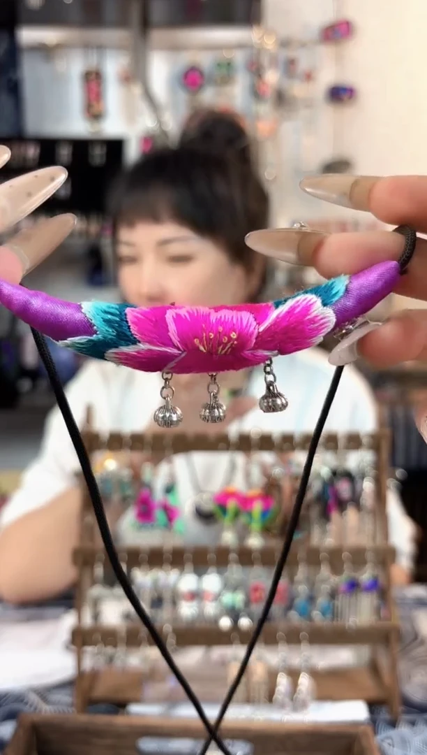 织绣彩云南阁民族风老绣非遗饰品067