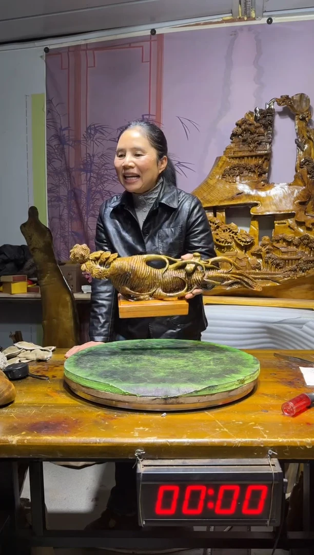 金丝楠N****d金丝楠木雕刻摆件