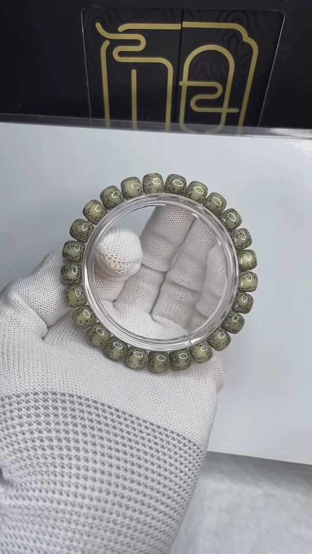 手串星月菩提小驼包9x8.c234