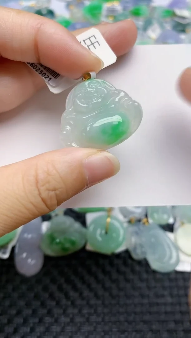 翡翠18K金镶嵌颈饰天然A货翡翠