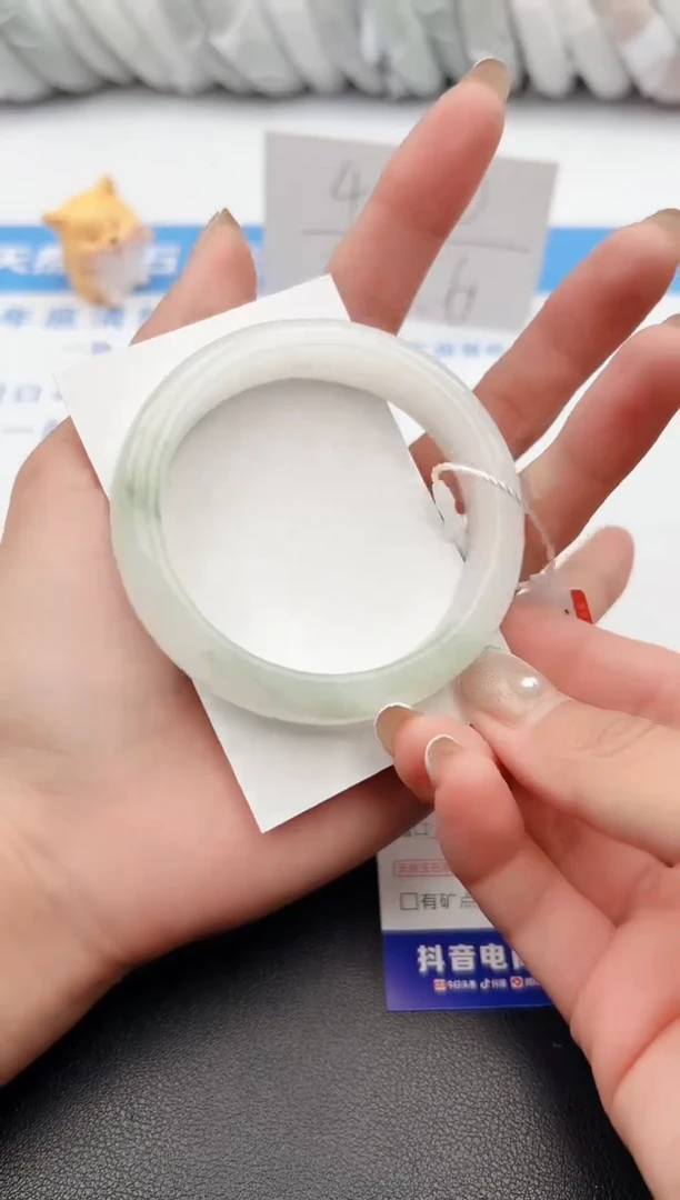 【闪购商品】石英质玉手镯未镶嵌64