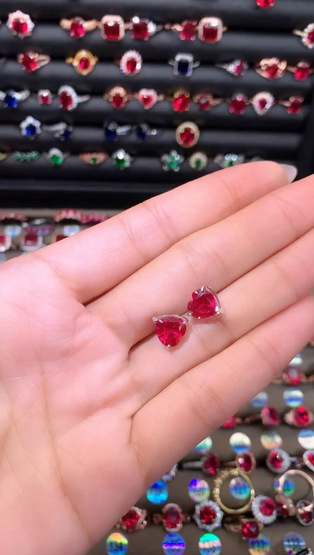 【闪购商品】红宝石耳饰银S925镶嵌8白