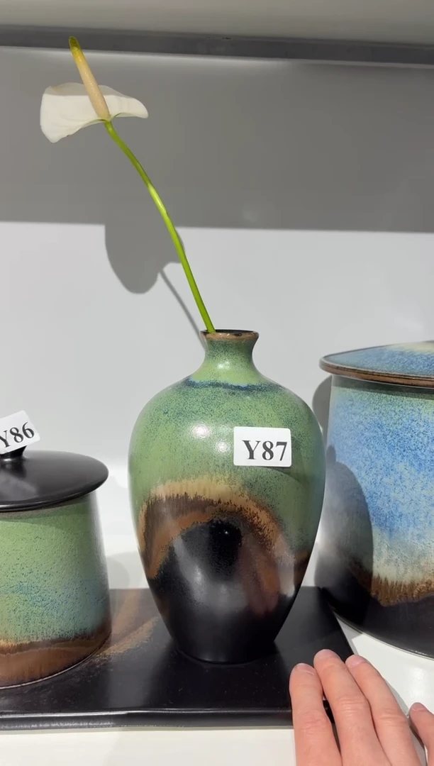 （郭郭专场）y87花瓶  高度19   口径2.5
