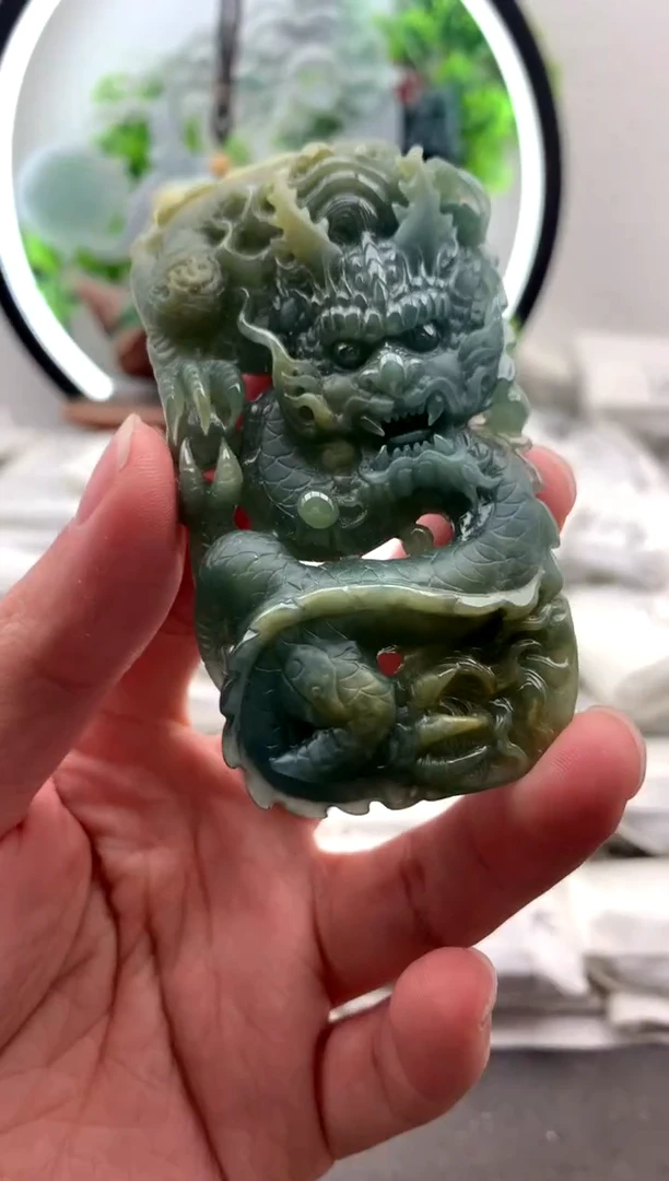 【闪购商品】翡翠颈饰未镶嵌龙牌