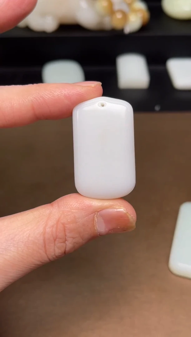 颈饰未镶嵌和田玉A****i7