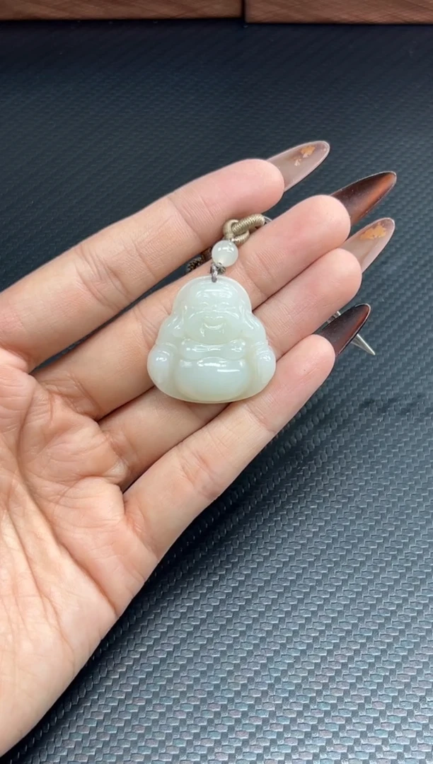 吊坠(赠链)未镶嵌和田玉且末微色差近矿吊坠