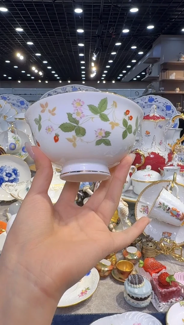 骨瓷娜娜中古器物如图所示90