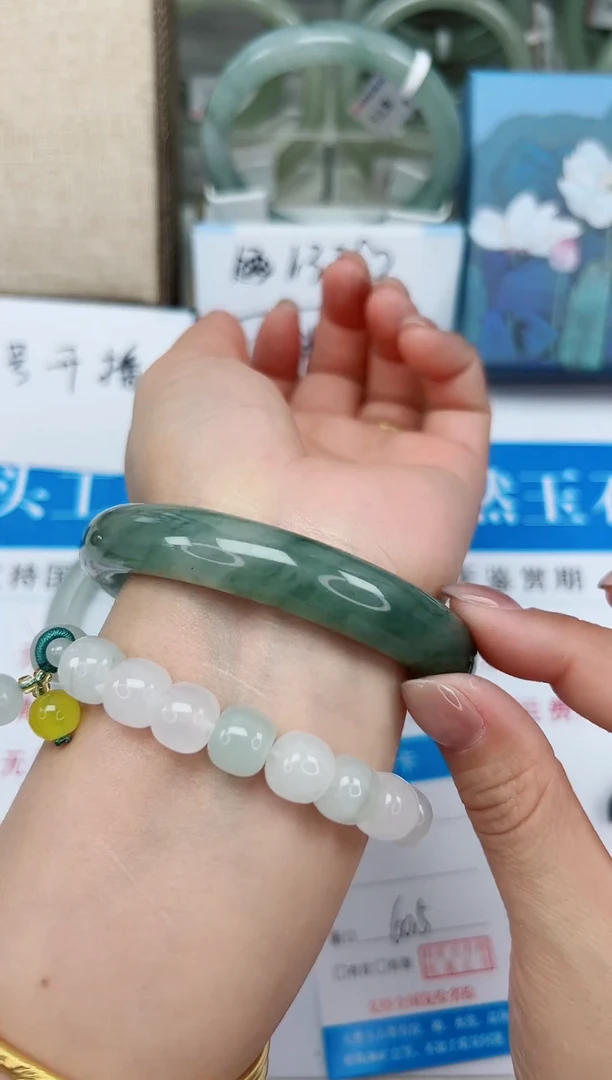 未镶嵌手镯石英质玉137-60/61