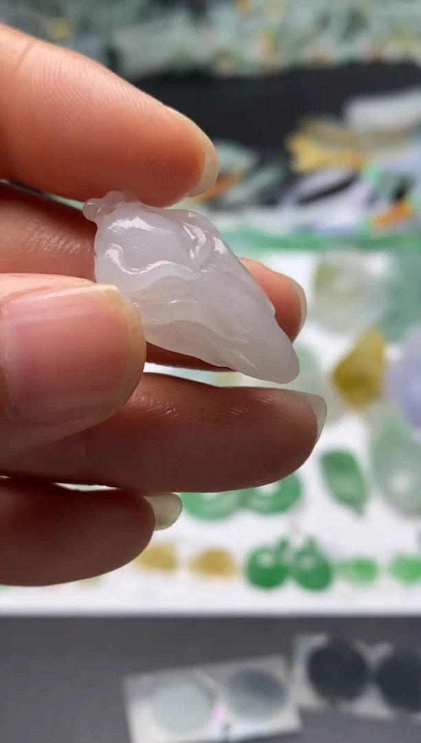 定制翡翠未镶嵌翡翠毛货多样性发其一