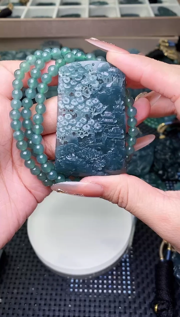 颈饰未镶嵌翡翠