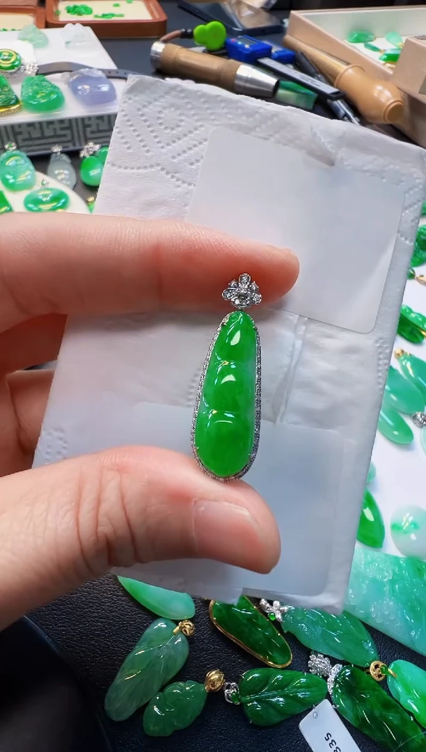 翡翠18K金镶嵌吊坠(不含链)5500
