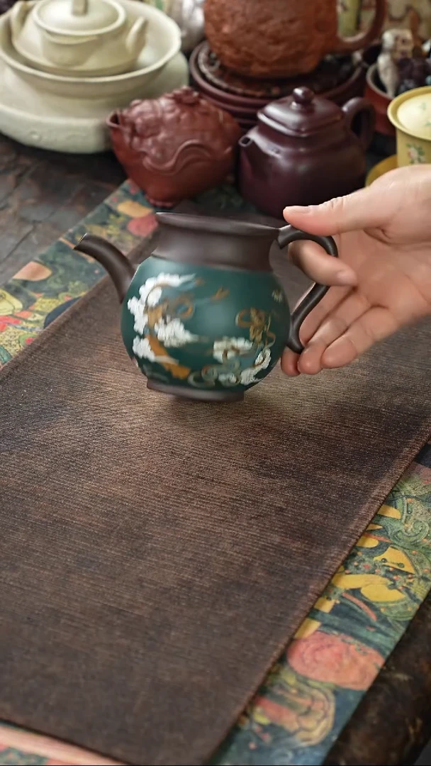 紫泥粉浆泥绘蝶恋花紫砂公道杯