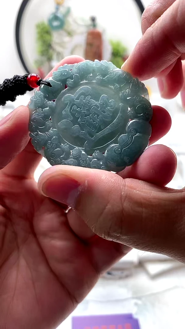 颈饰未镶嵌翡翠貔貅牌