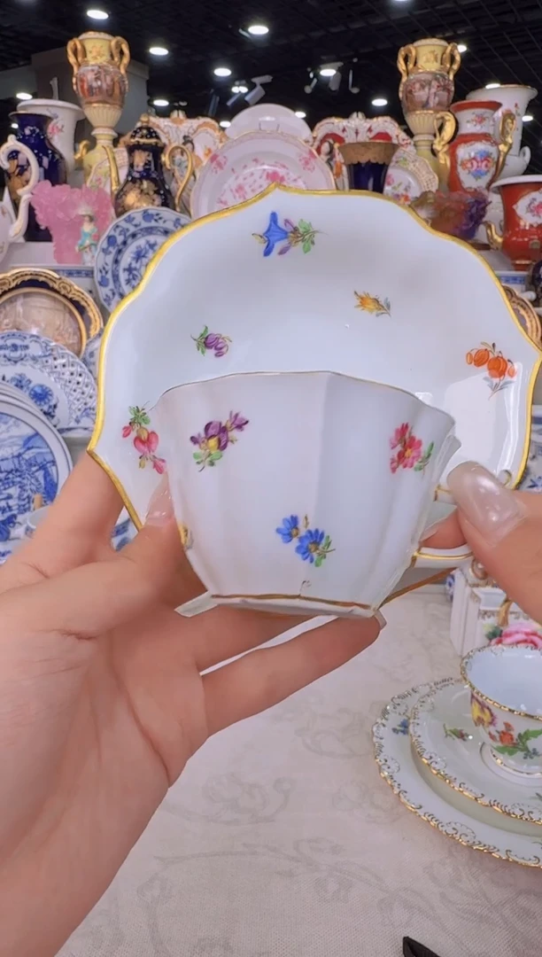 骨瓷娜娜中古器物如图所示106