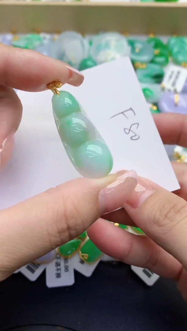 翡翠未镶嵌颈饰缅甸天然翡翠A货