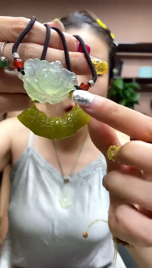 岫玉未镶嵌吊坠·