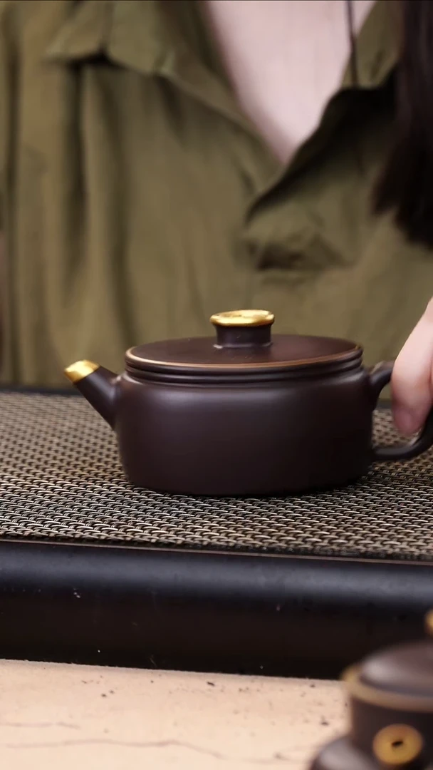 茶壶紫砂四号井茄皮紫泥描金钱币钮汉瓦150cc
