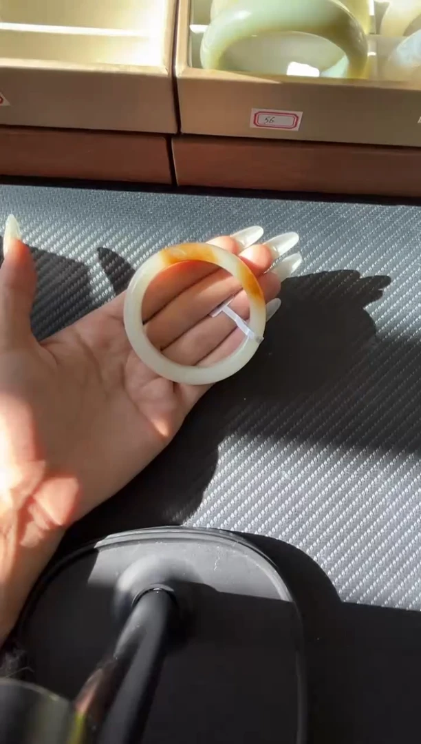 未镶嵌手镯和田玉且末金山微色差52手镯L