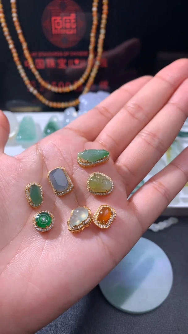 颈饰银S925镶嵌翡翠               多样性发货一个发