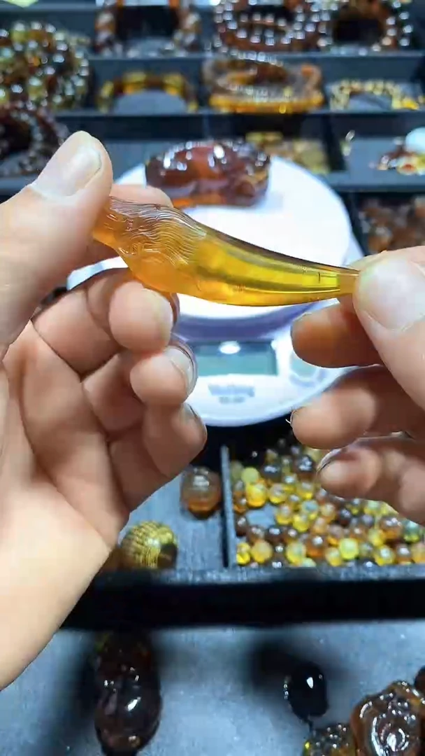 绿珀颈饰未镶嵌天然缅甸琥珀