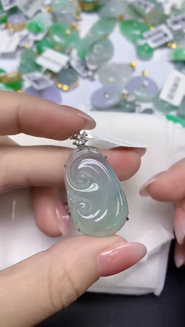 颈饰18K金镶嵌翡翠天然缅甸翡翠A货百元以上9元证书费自理