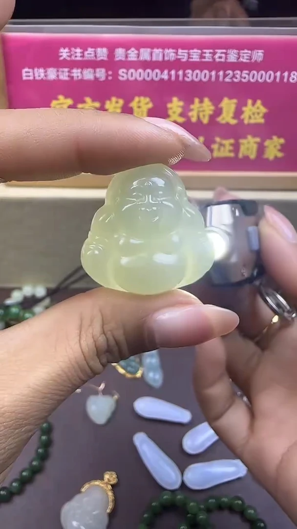 颈饰未镶嵌和田玉佛精品