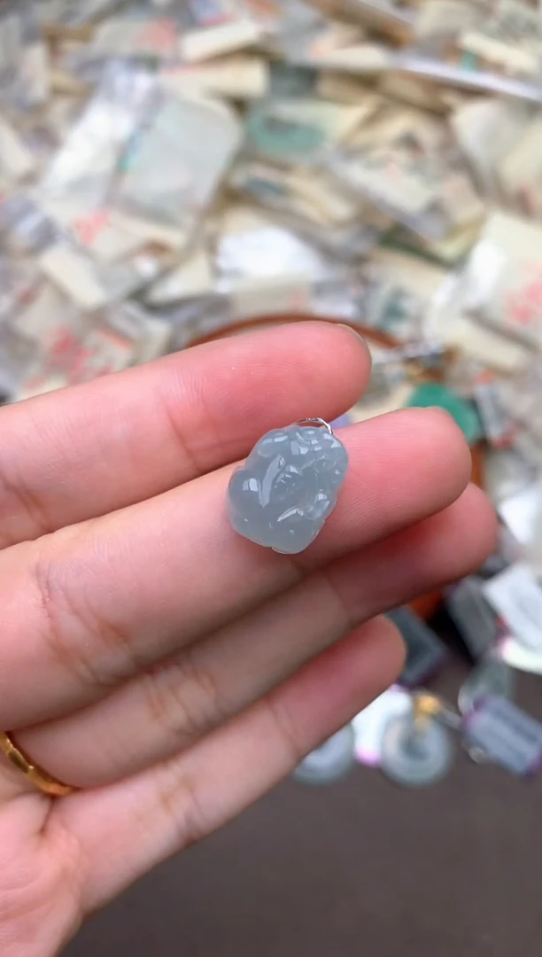 未镶嵌挂件翡翠 —