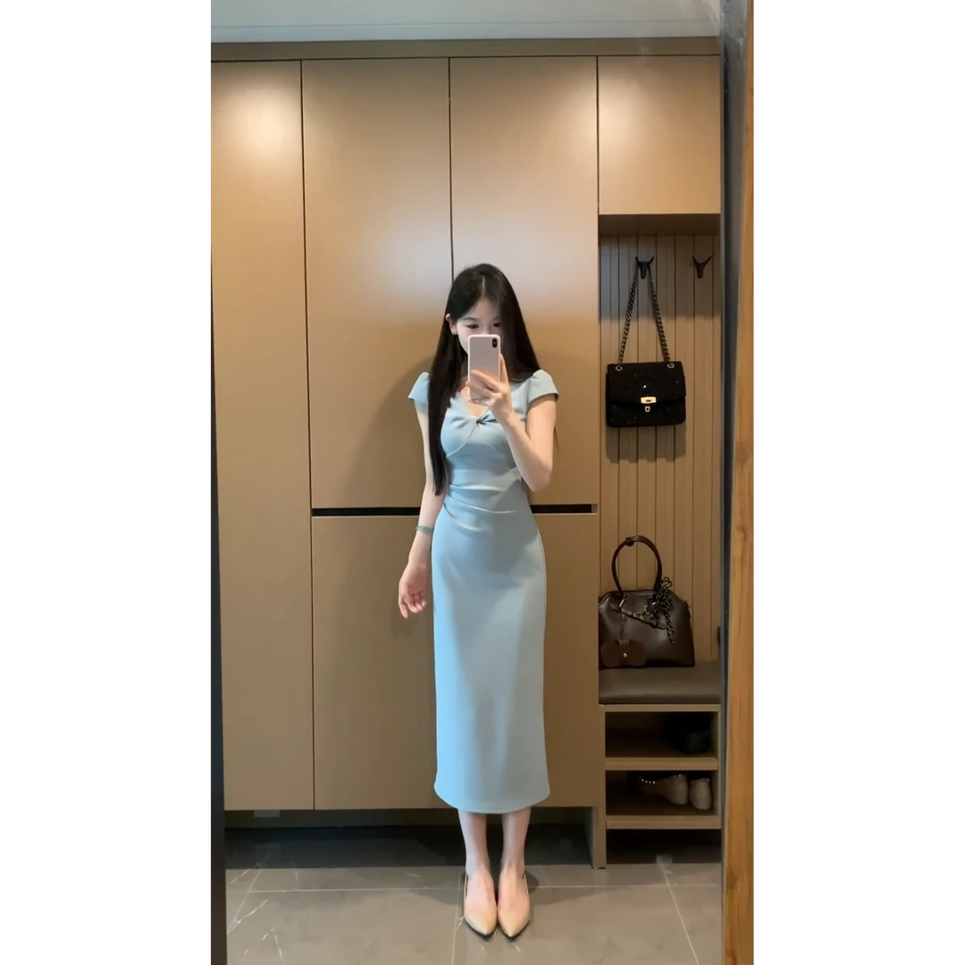 设计感V领连衣裙女2025夏季新款法式气质短袖收腰中长款褶皱裙子