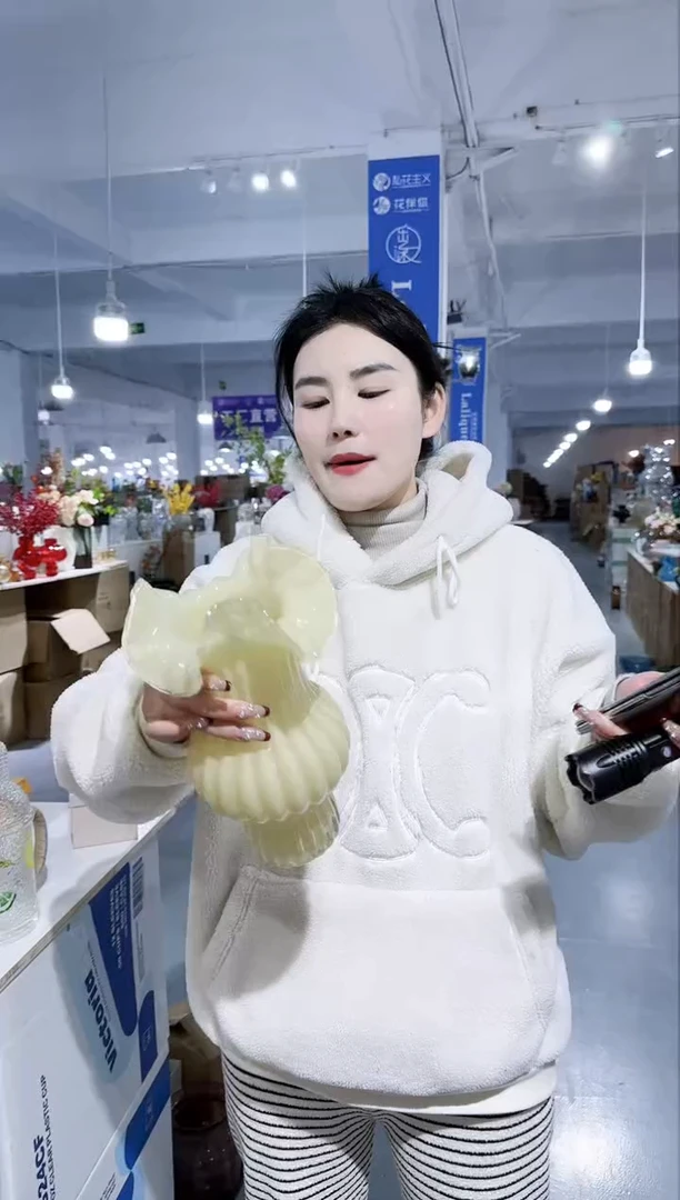 【闪购商品】无铅玻璃DD-黄色褶皱花瓶