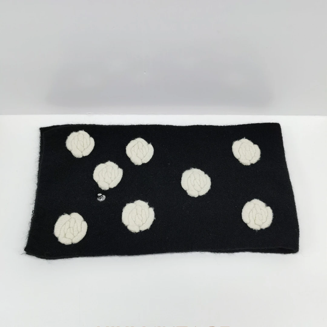 95新 Chanel/香奈儿  10A 白色山茶花书包扣围巾 二店