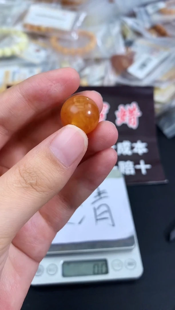 蜜蜡未镶嵌珠宝奇石42