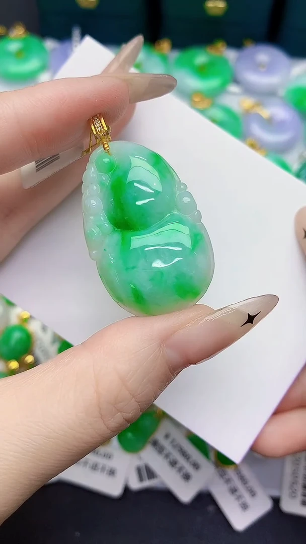 颈饰18K金镶嵌翡翠缅甸天然翡翠A货