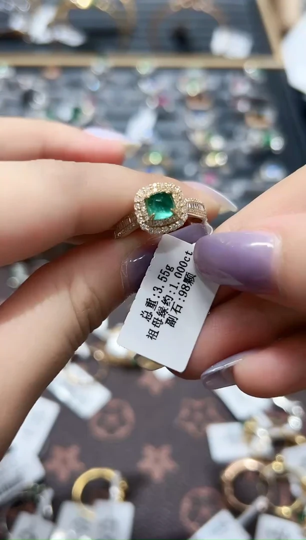 戒指18K金镶嵌祖母绿.