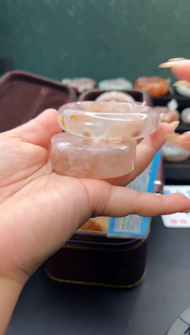 未镶嵌手镯石英质玉（54圈口）赠送镯心