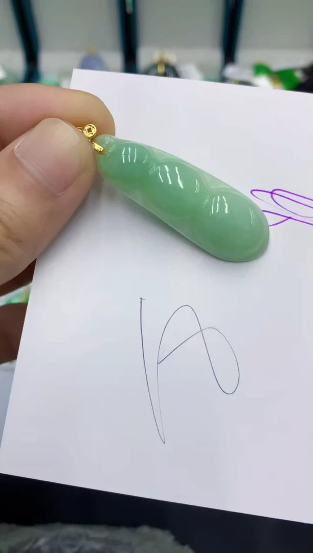 翡翠挂件未镶嵌翡翠