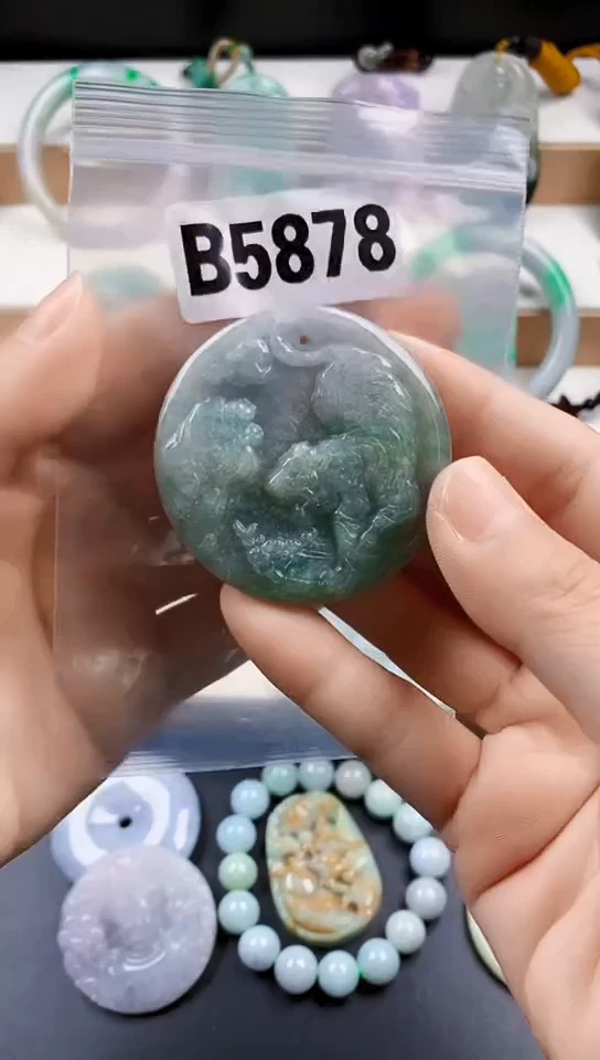 颈饰未镶嵌翡翠天然翡翠吊坠挂饰