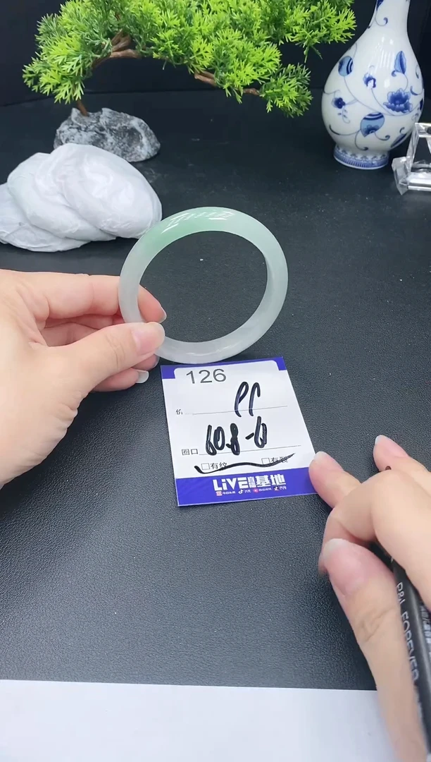 未镶嵌手镯翡翠126