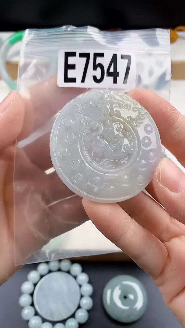 颈饰未镶嵌翡翠天然翡翠吊坠挂件