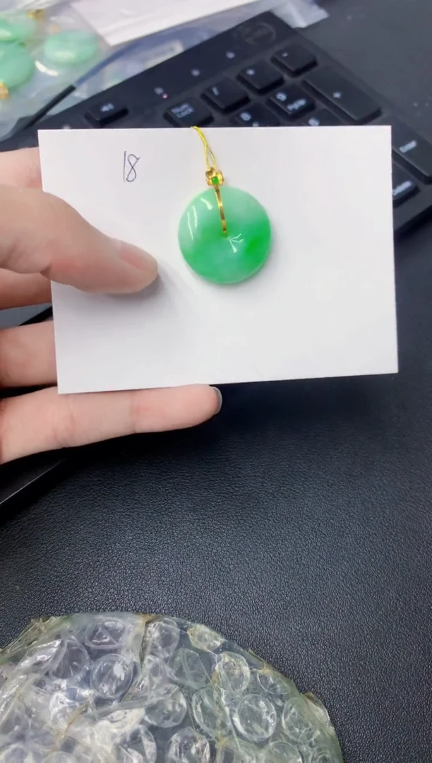 颈饰18K金镶嵌翡翠111111