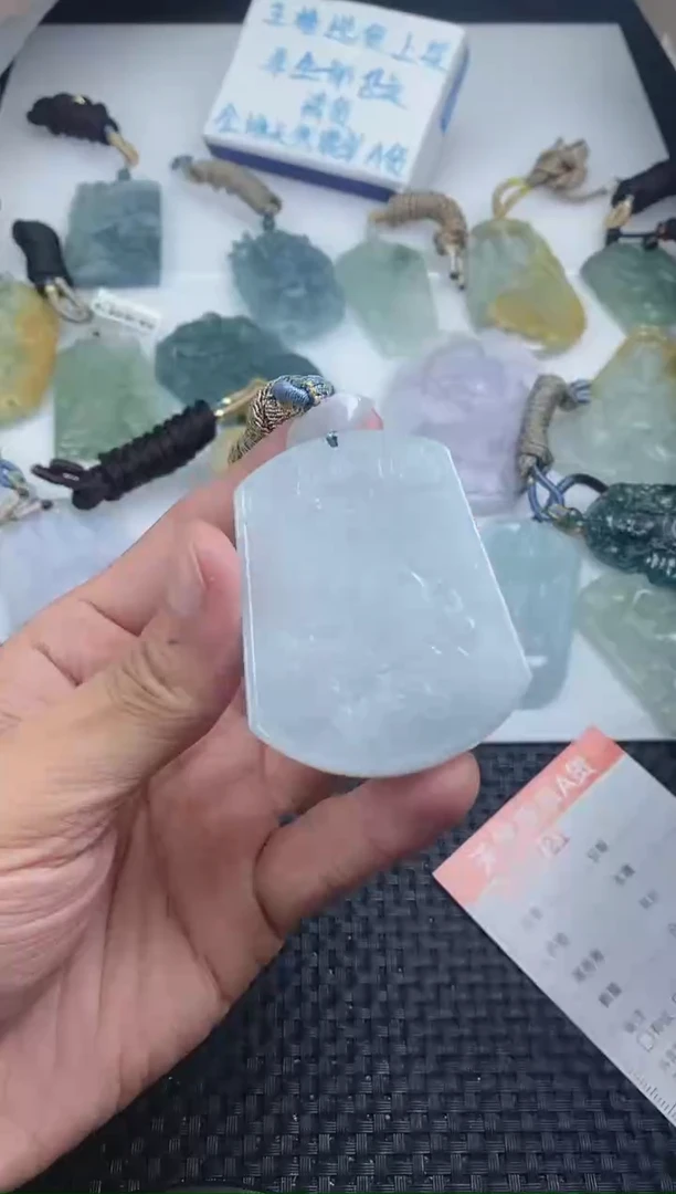 翡翠未镶嵌颈饰