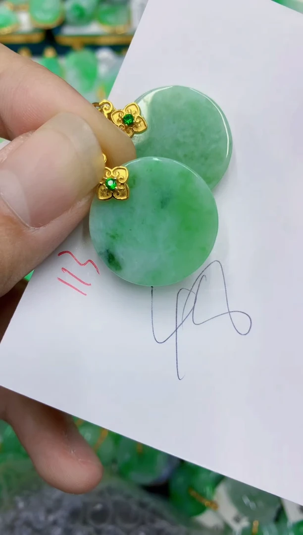翡翠未镶嵌颈饰1111111111多样性发其一