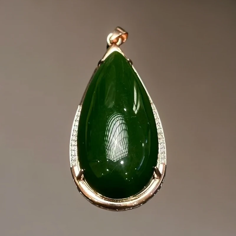 天然和田玉 精美时尚显气质水滴蛋面吊坠A0191
