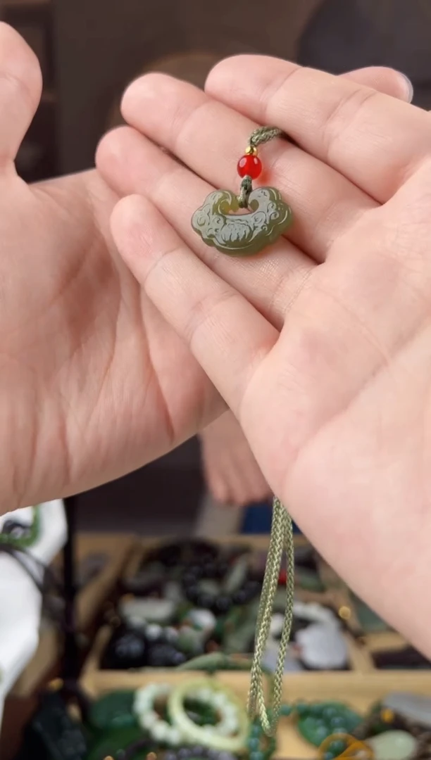 颈饰未镶嵌和田玉拍一发一，多样性发货