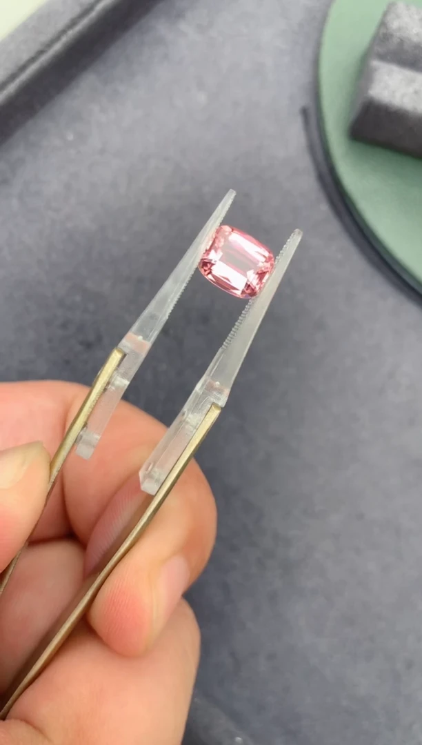 裸石未镶嵌碧玺2.4ct粉碧玺