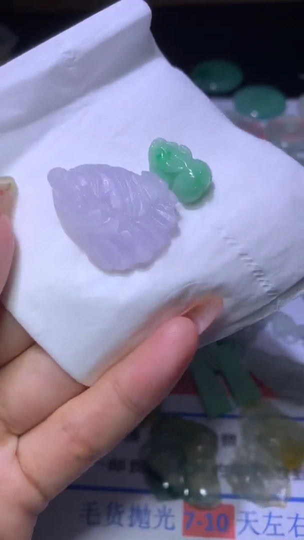 翡翠未镶嵌挂件MXX011049