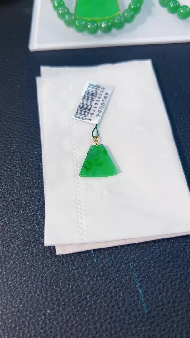 颈饰18K金镶嵌翡翠 缅料A货/支持复检/一件